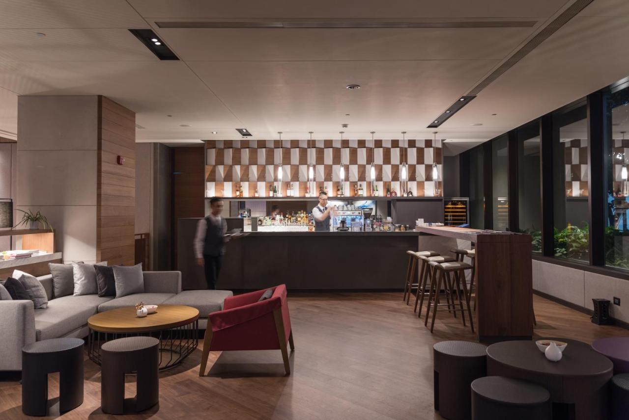Готель Crowne Plaza Tainan By Ihg Екстер'єр фото The Lounge at Hong Kong International Airport