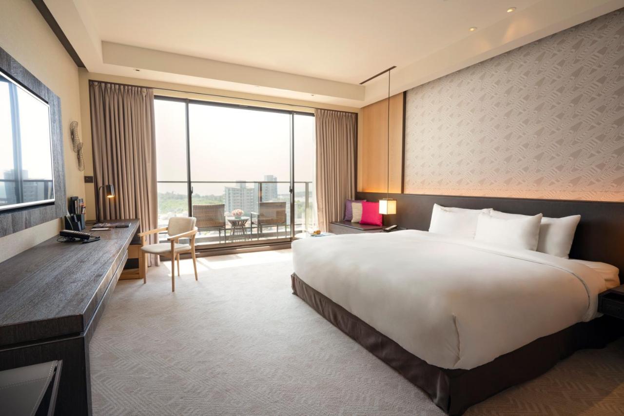Готель Crowne Plaza Tainan By Ihg Екстер'єр фото Deluxe Room