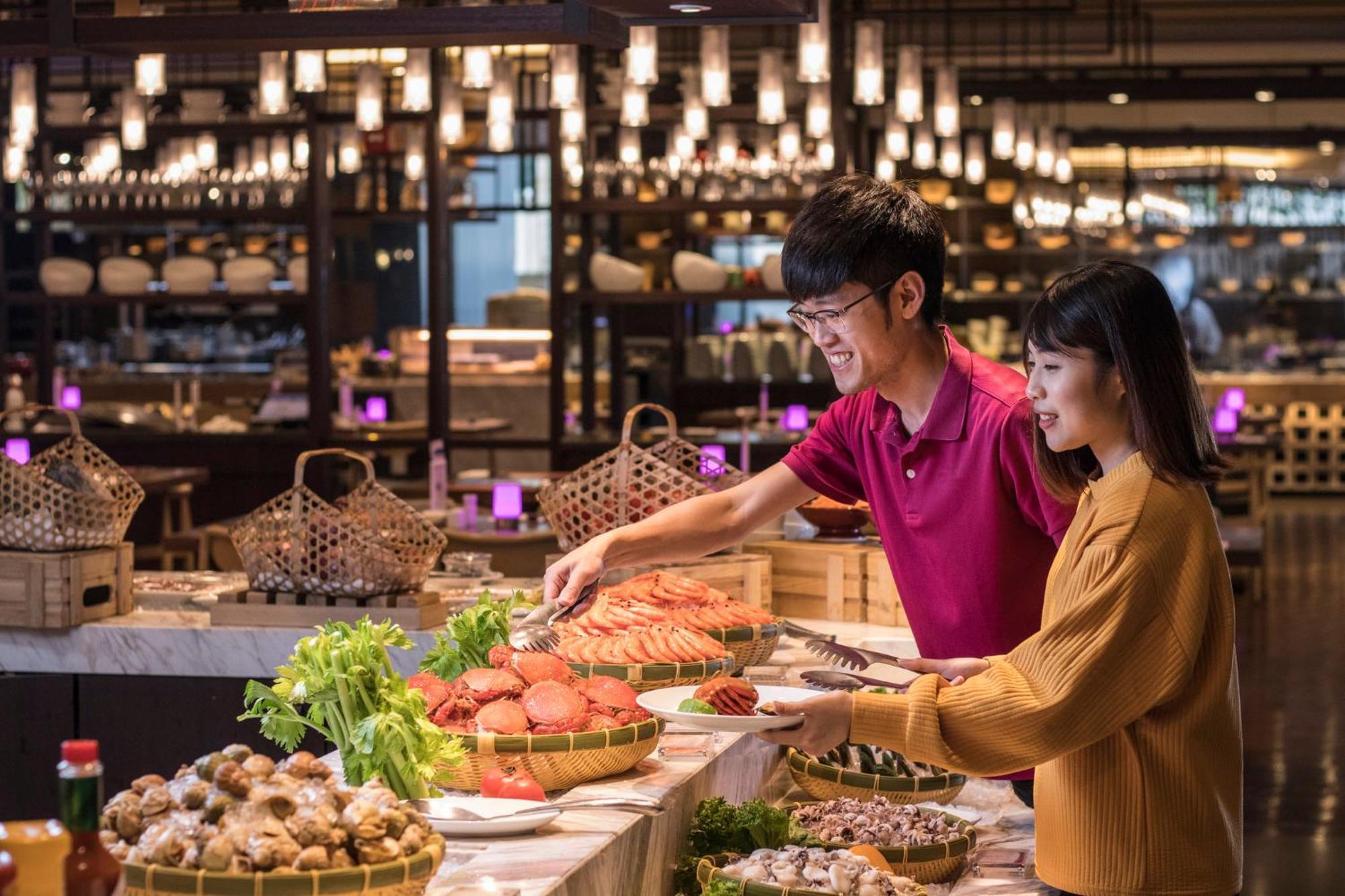 Готель Crowne Plaza Tainan By Ihg Екстер'єр фото A buffet in Vietnam